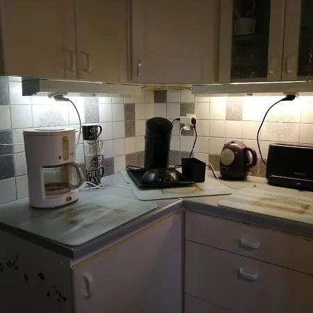 Cozy And Tranquil Double With Large Desk *