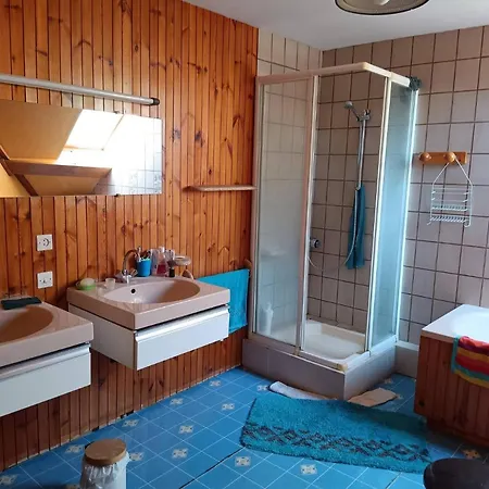 Cozy And Tranquil Double With Large Desk Fruges