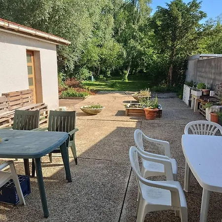 Cozy And Tranquil Double With Large Desk