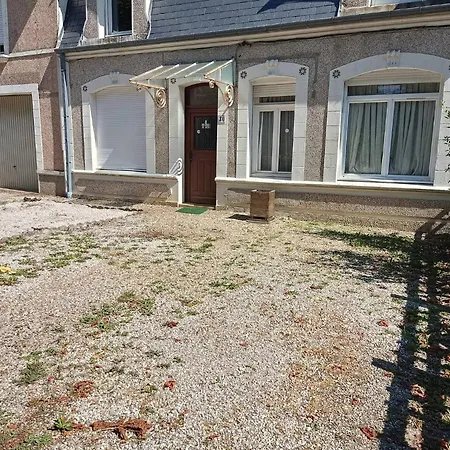 Cozy And Tranquil Double With Large Desk Fruges